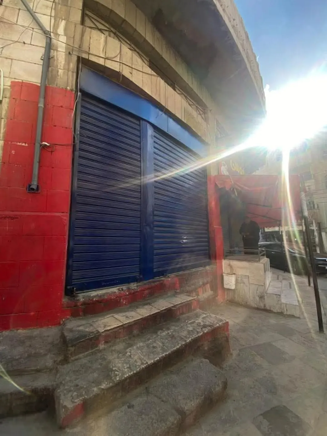 مجمع تجاري للبيع بسعر مغري