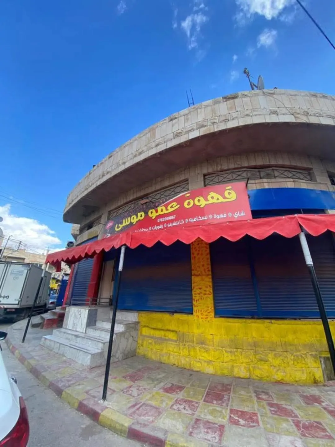 مجمع تجاري للبيع بسعر مغري