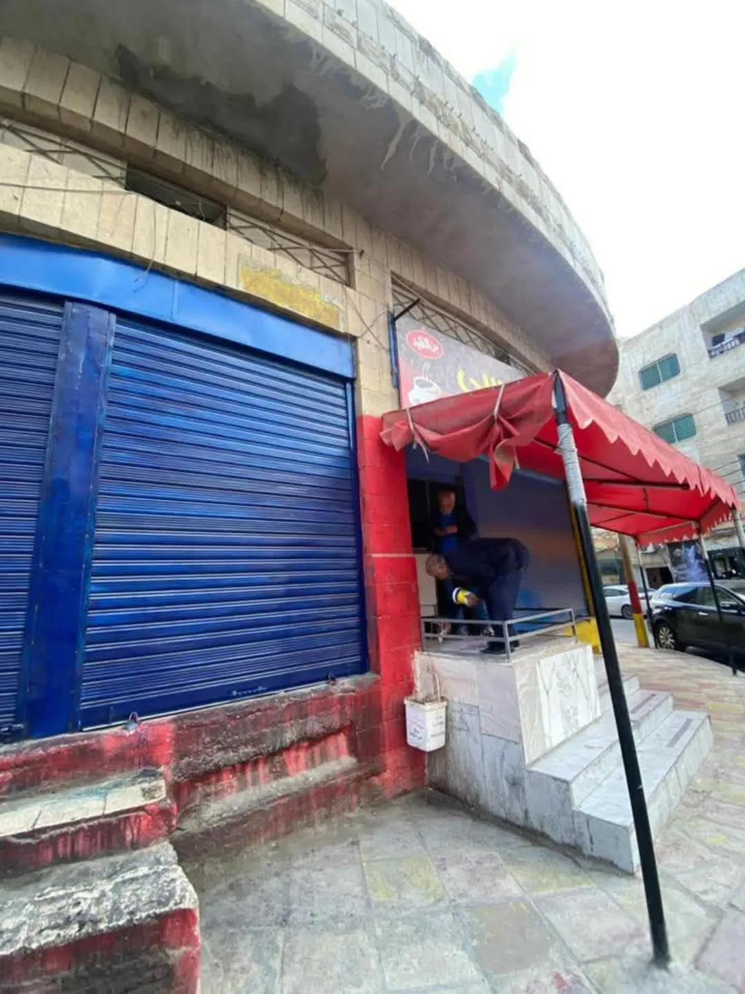 مجمع تجاري للبيع بسعر مغري
