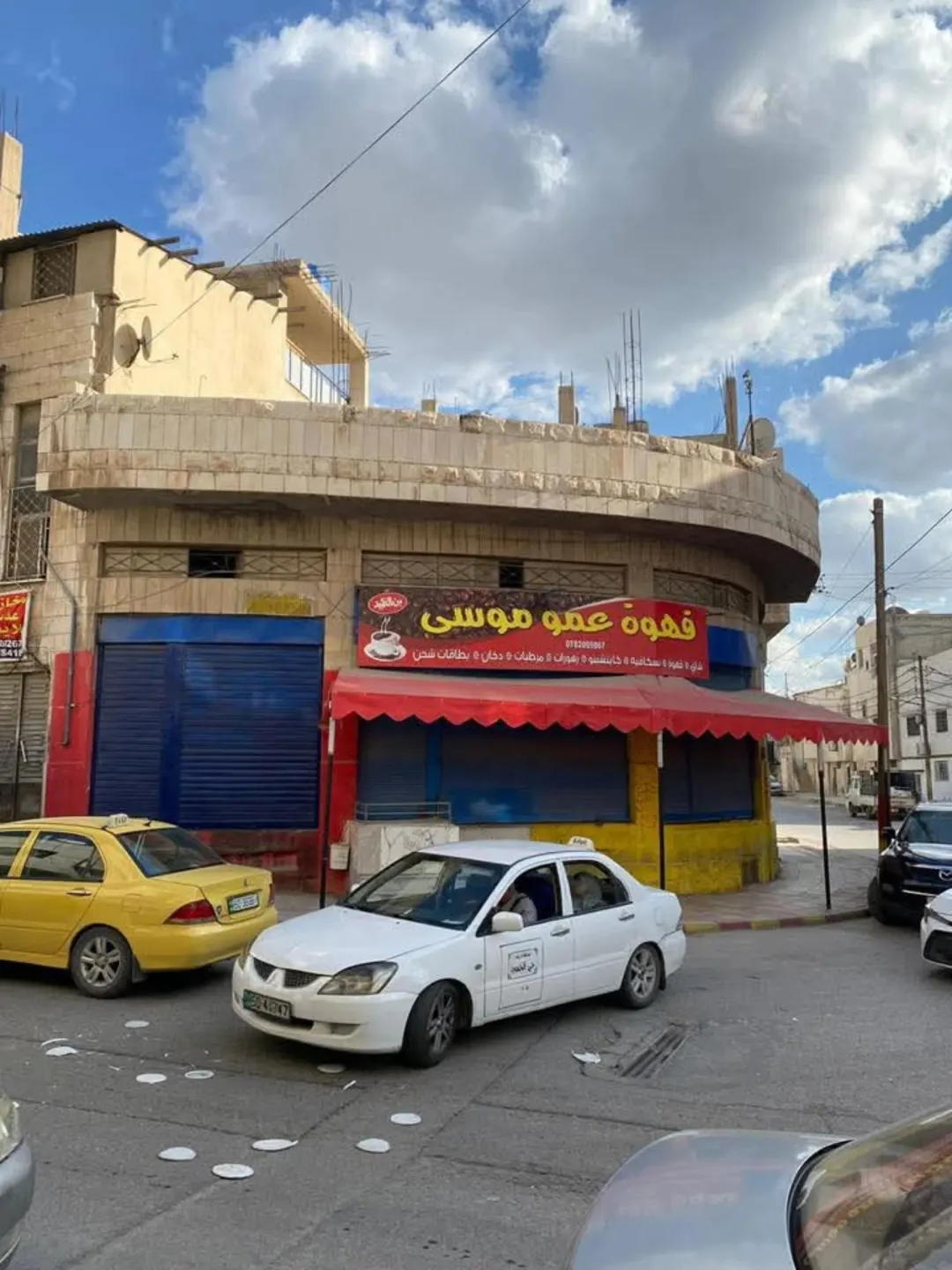 مجمع تجاري للبيع بسعر مغري