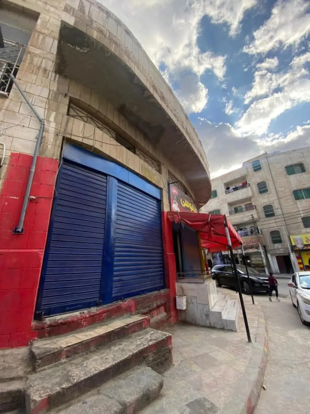 مجمع تجاري للبيع بسعر مغري
