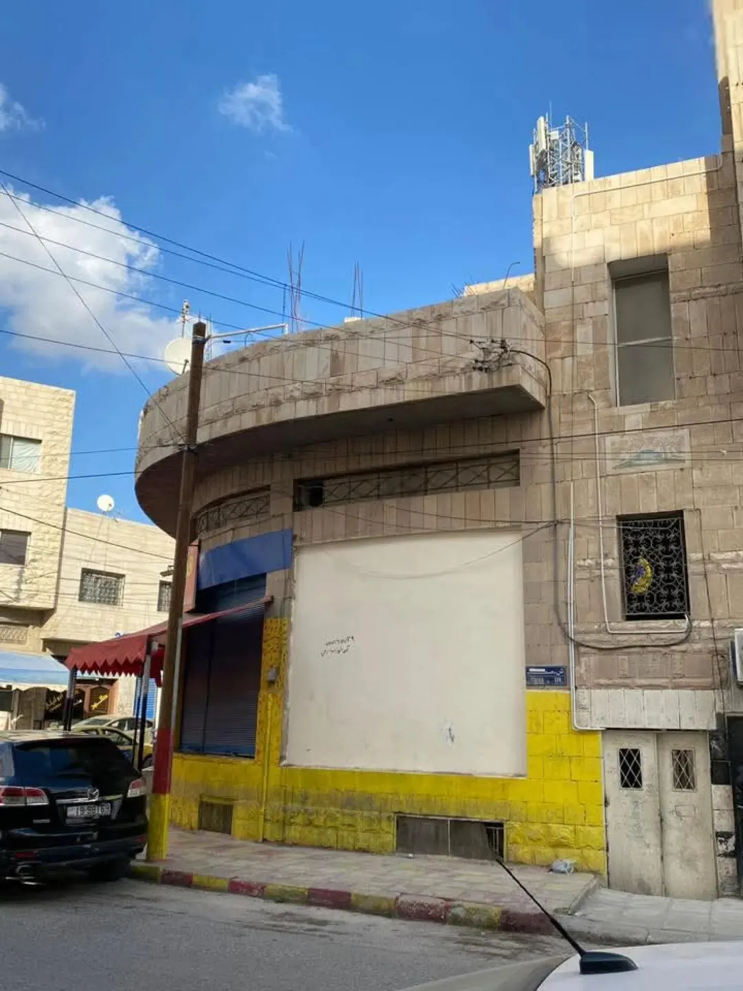 مجمع تجاري للبيع بسعر مغري