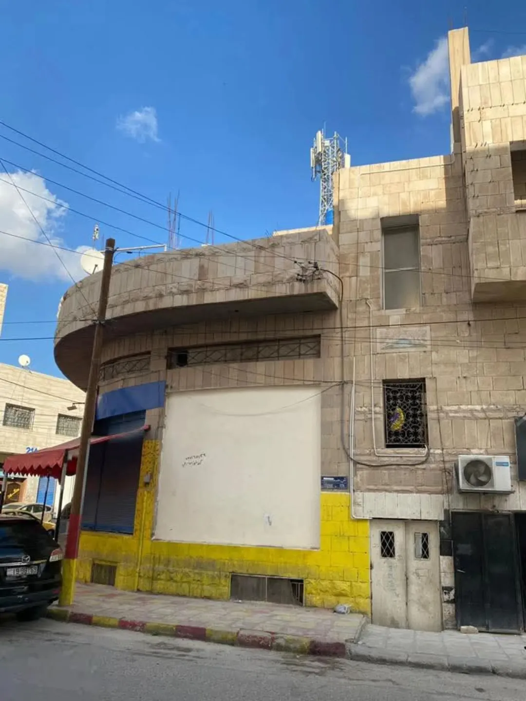 مجمع تجاري للبيع بسعر مغري