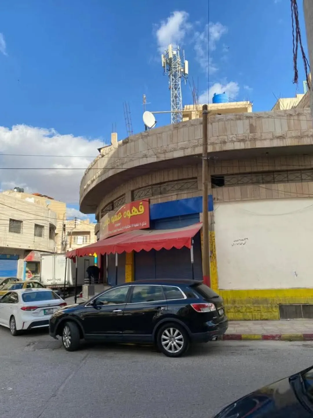 مجمع تجاري للبيع بسعر مغري