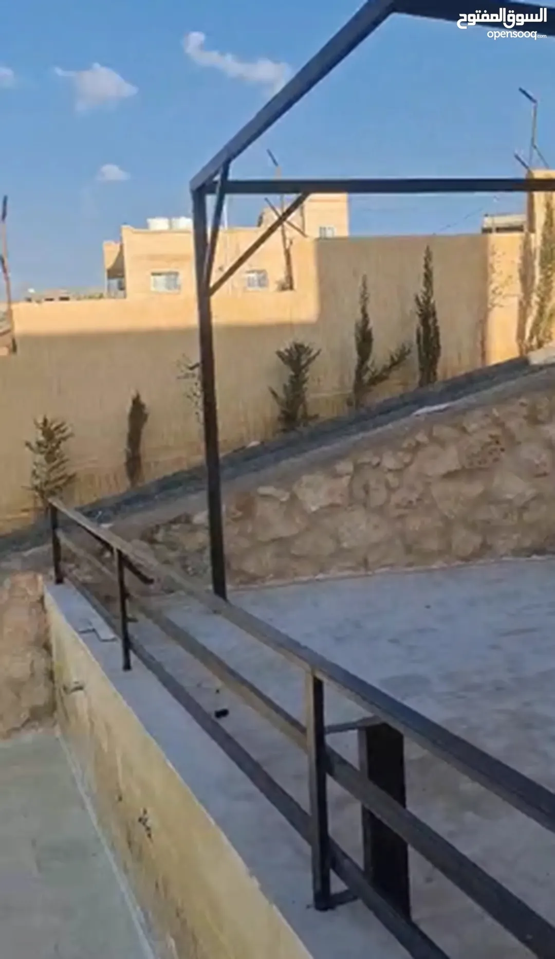 مزرعة مميزة للبيع في منطقة مرصع بمساحة دونمين وبيت ريفي دوبلكس
