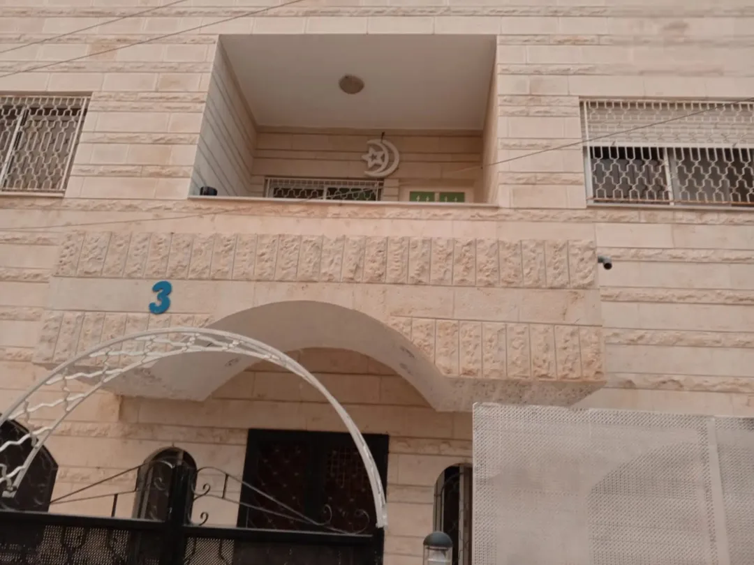 بيت مستقل طابقين للبيع مباشرة بسعر مغري بداعي السفر الاتصال على رقم بالوصف