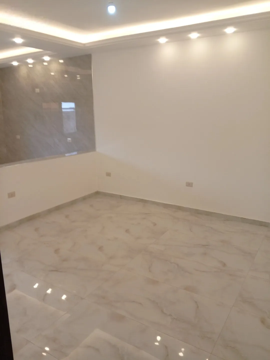 شقة فاخرة في قلب جبل الحسين مباشرةً بدون أي عمولات