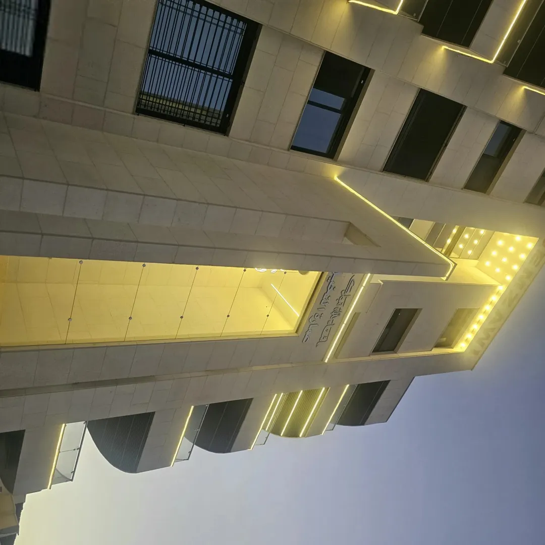 شقة طابق أرضي بمواصفات فيلا للبيع في مرج الحمام – عمان
