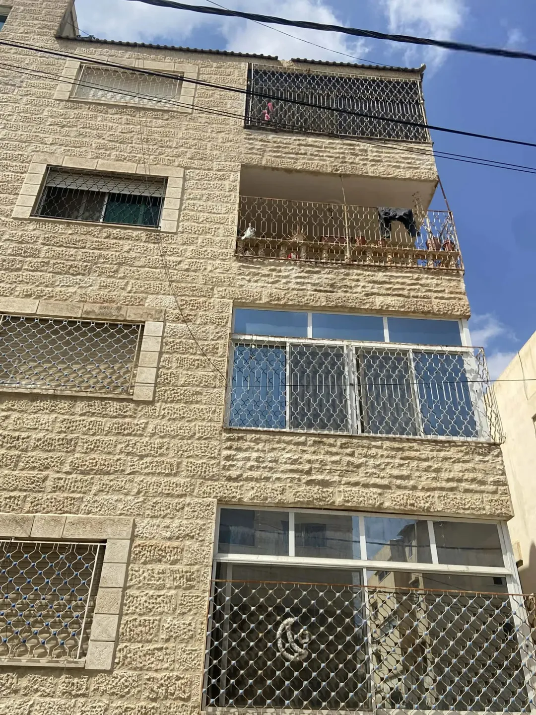 شقه طابقيه بارقى مناطق الزرقاء الجديده