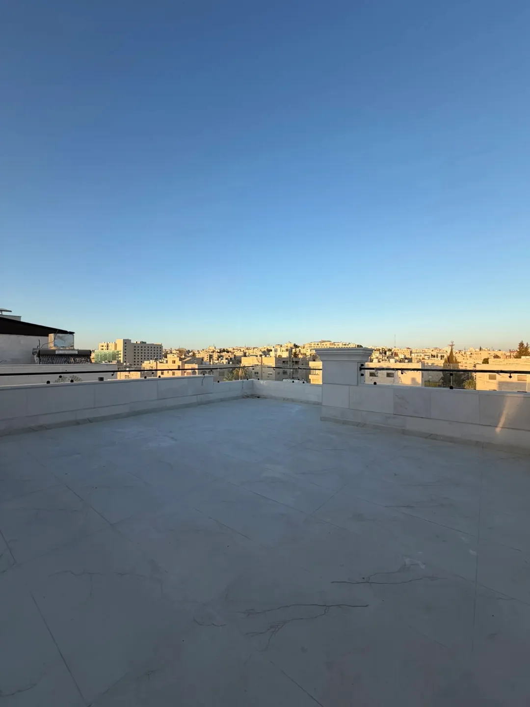 شقة للبيع طابق الثالث مع رووف وترس في أجمل مناطق منطقة الجاردنز