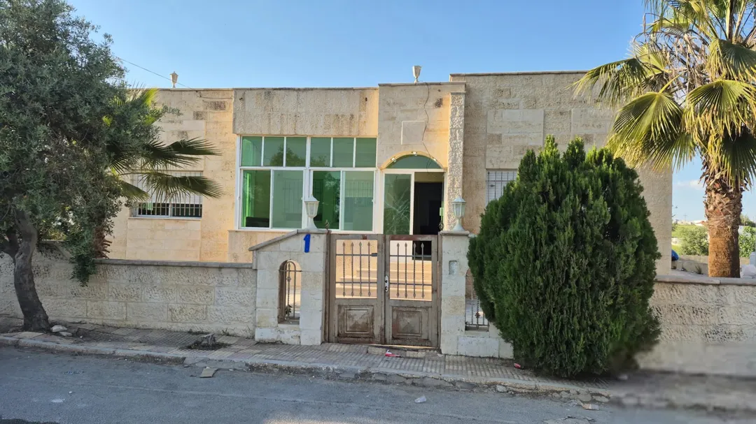 منزل مستقل واسع للبيع في منطقة البحاث – عمان