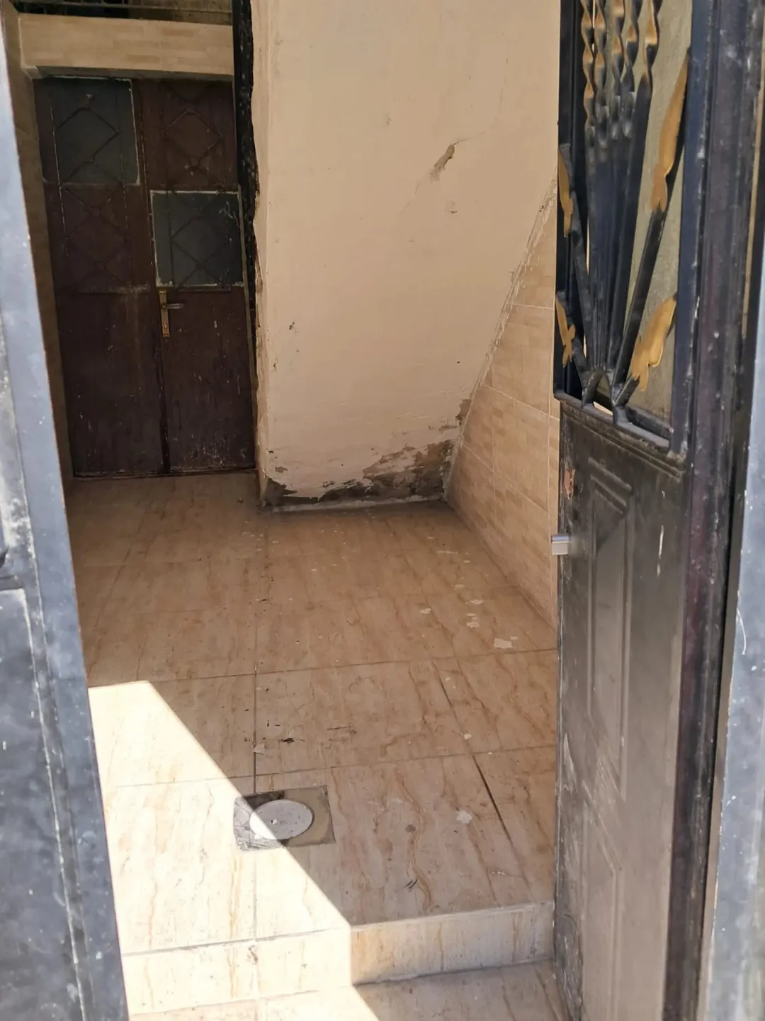 عمارة استثمارية للبيع في الزرقاء – شارع الحسبة التجاري