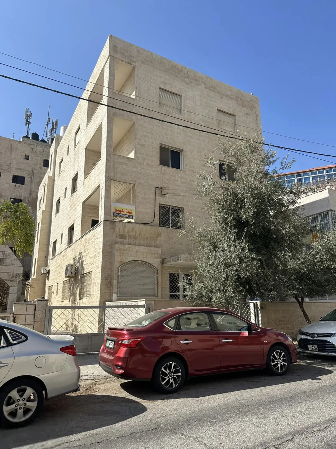 شقة فاخرة للبيع في جبل الحسين بالقرب من شارع الاستقلال