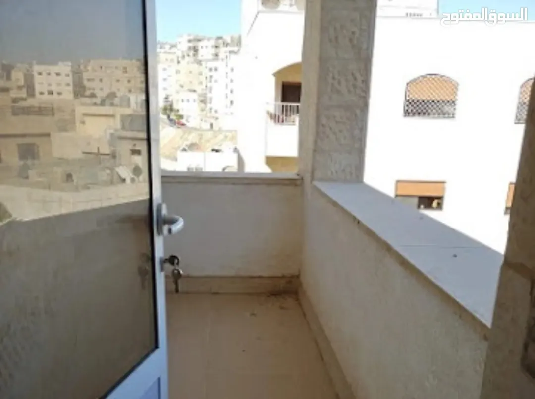 شقة فاخرة للبيع في جبل الحسين بالقرب من شارع الاستقلال