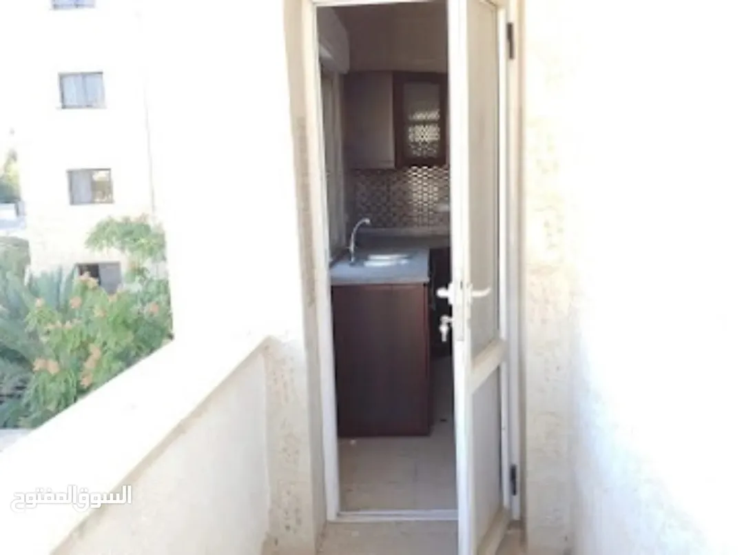 شقة فاخرة للبيع في جبل الحسين بالقرب من شارع الاستقلال