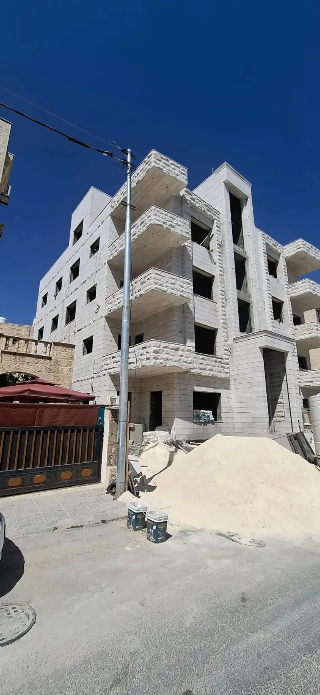 شقق للبيع قيد التنفيذ فيه اجمل مواقع مرج الحمام طريق المطار الطبقة