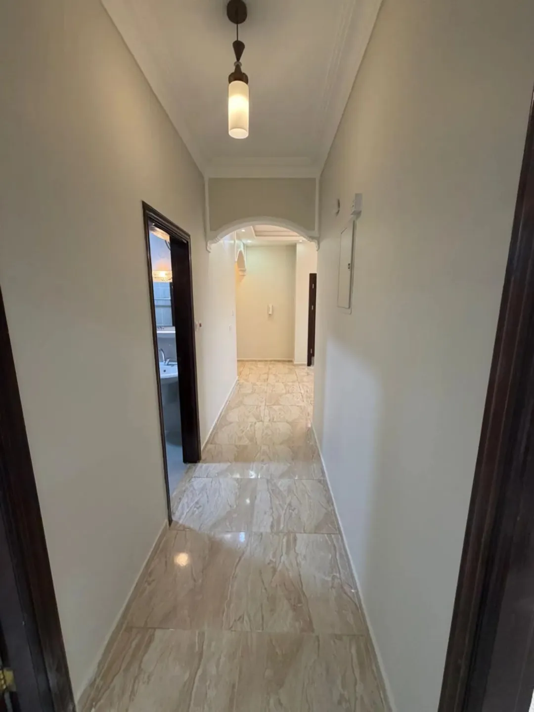 شقة للبيع في منطقة الخامسة طابق أول هندي ثاني فعلي