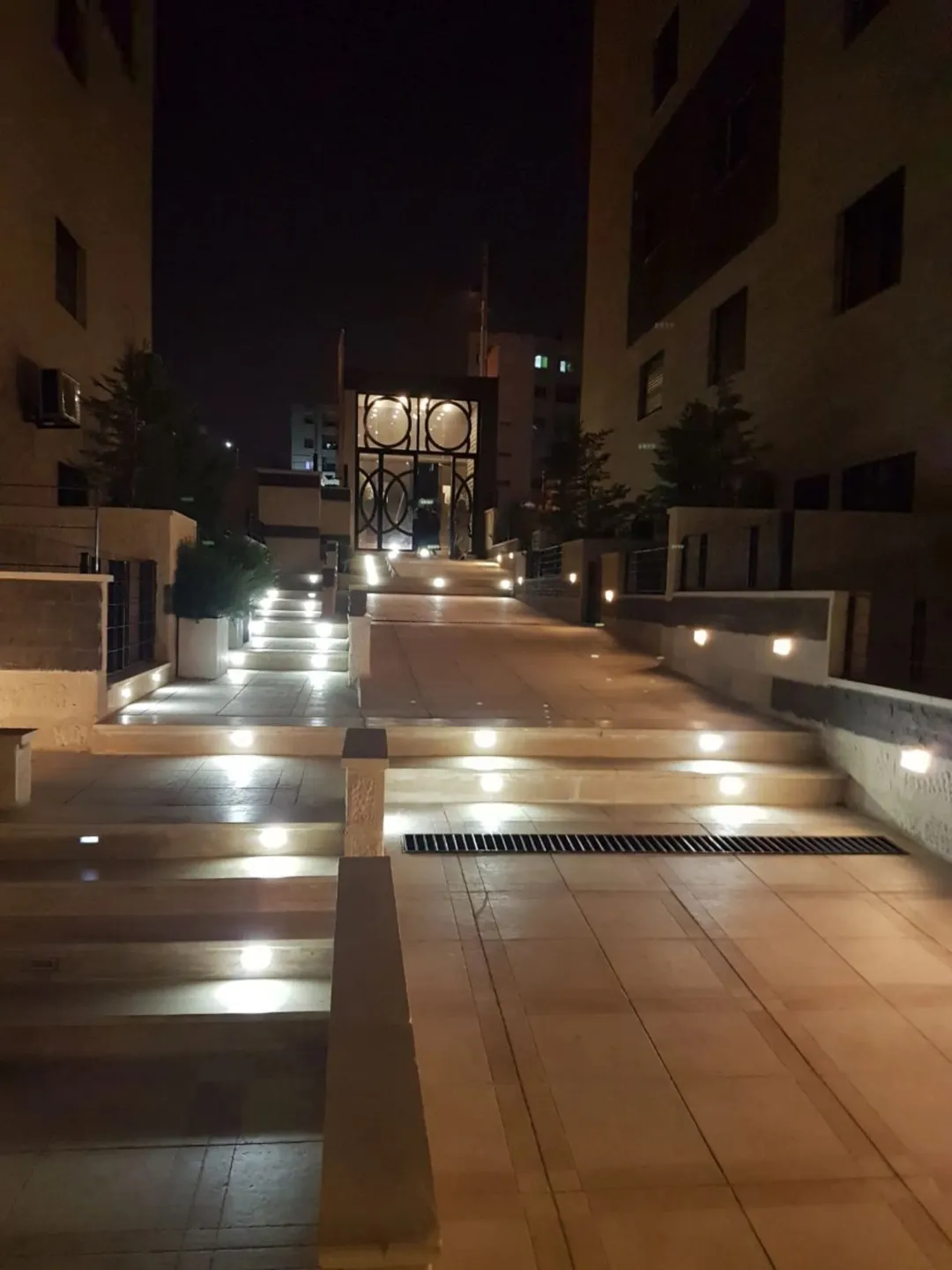 شقة فاخرة ومفروشة للإيجار بالقرب من الجامعة الأردنية