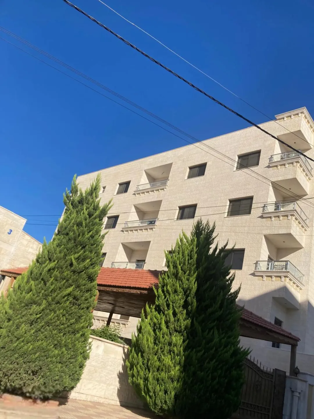 شقة فاخرة في طبربور مع كهرباء مجانية ومرافق مميزة 154 متر