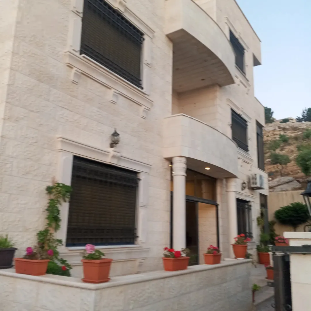 فيلا فاخرة للبيع في مرج الحمام