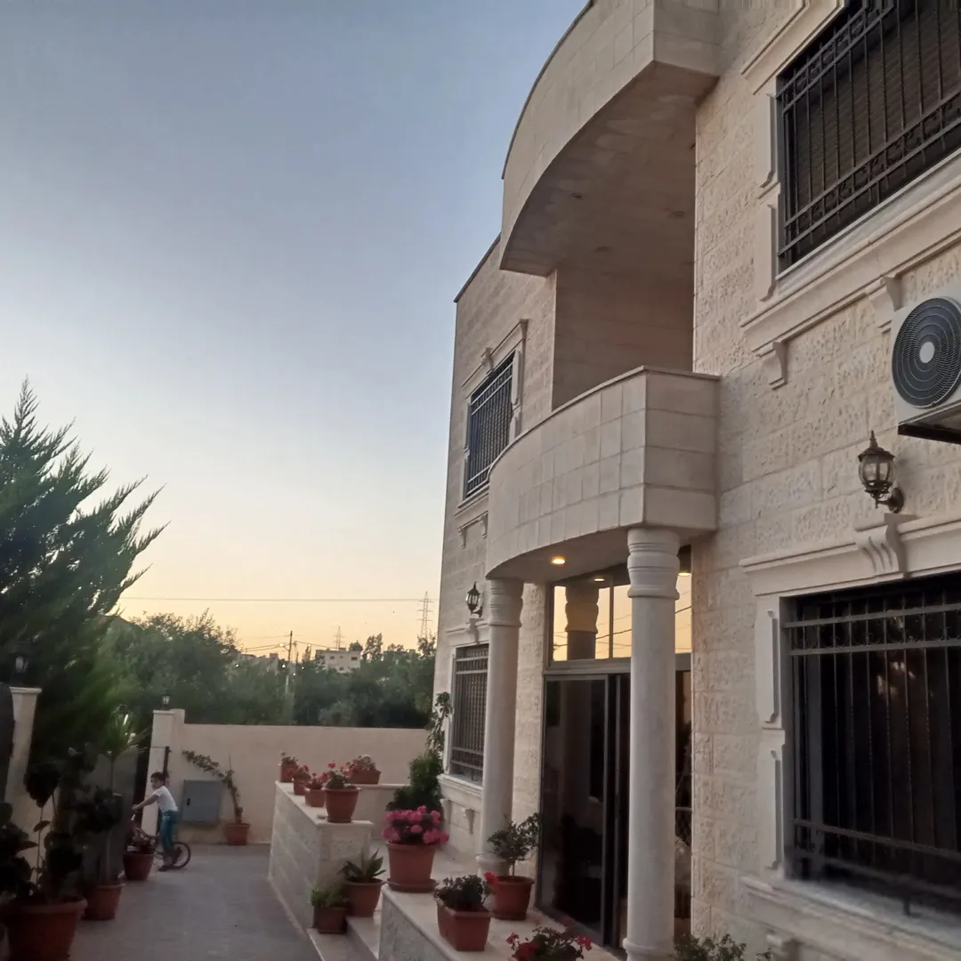 فيلا فاخرة للبيع في مرج الحمام