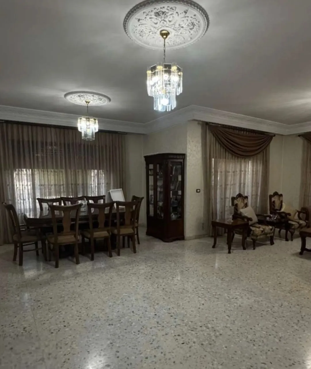 شقة فاخرة للبيع في منطقة الشميساني