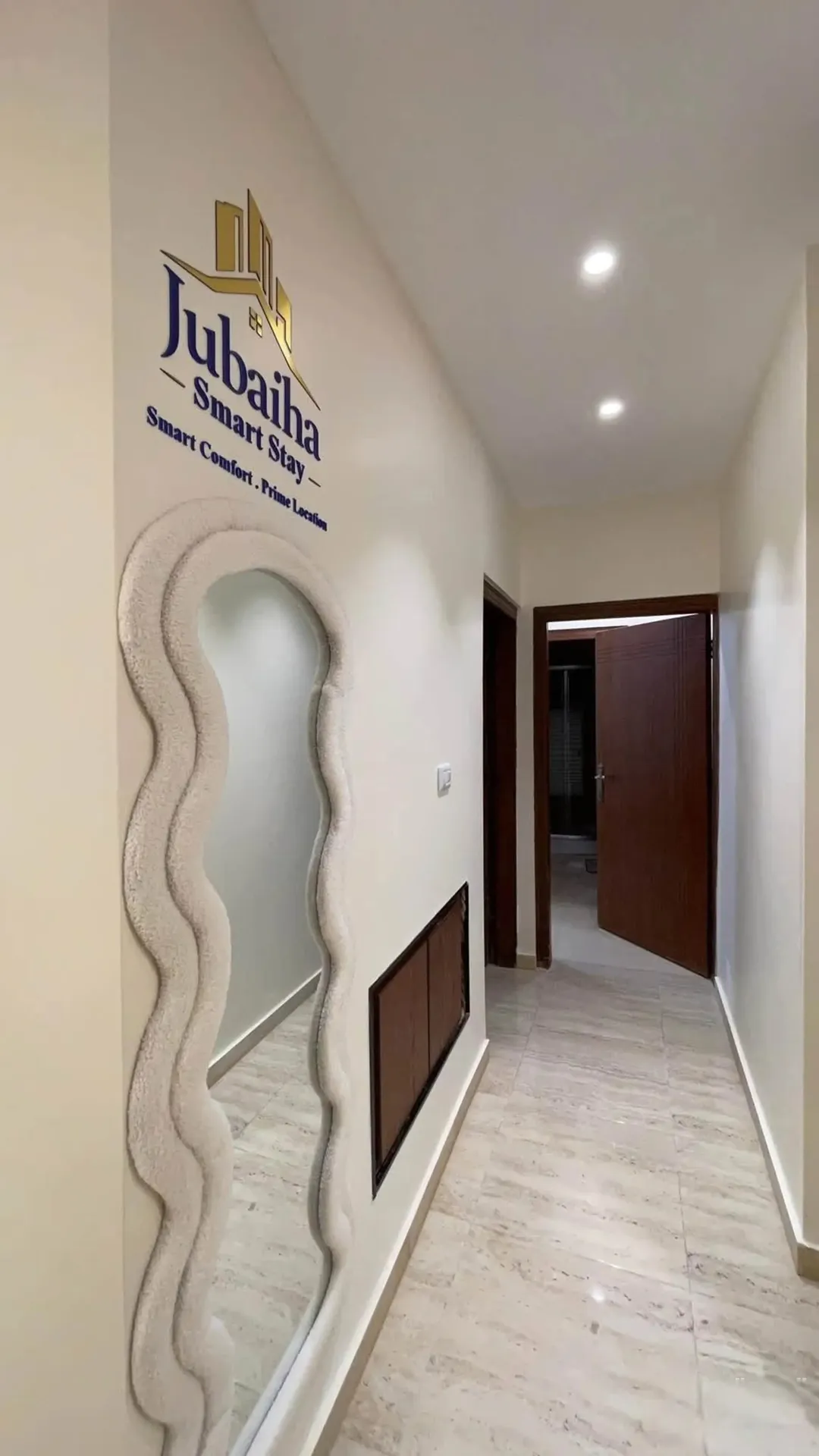 شقة مفروشة فاخرة بالجبيهة قرب البوابه الشماليه للجامعة الأردنية و جامعه سميه