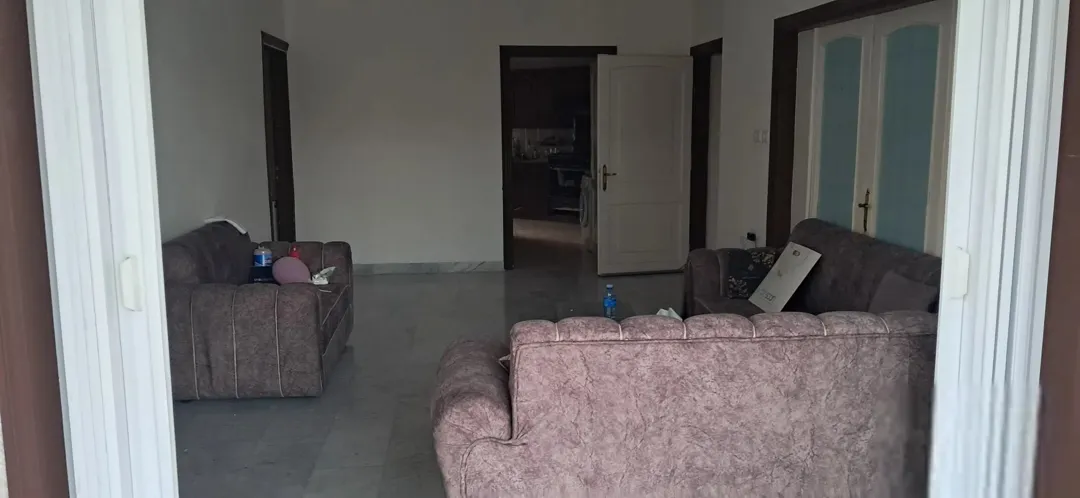 شقة أرضية ساحرة مفروشة بالكامل قريبة من المدرسة الفرنسية | ID 740889