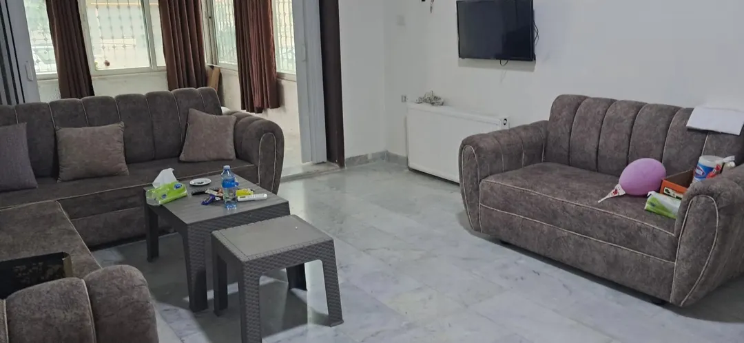 شقة أرضية ساحرة مفروشة بالكامل قريبة من المدرسة الفرنسية | ID 740889