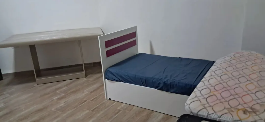 شقة أرضية ساحرة مفروشة بالكامل قريبة من المدرسة الفرنسية | ID 740889