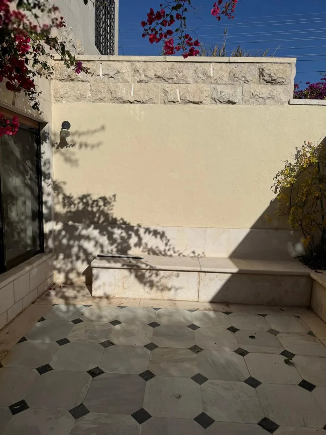 فيلا نصف مستقلة فاخرة في دحيت الراشيد