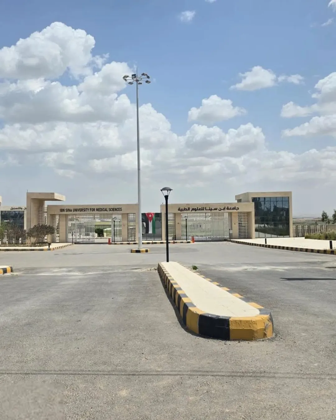 أرض سكنية للبيع في القسطل – طريق المطار
