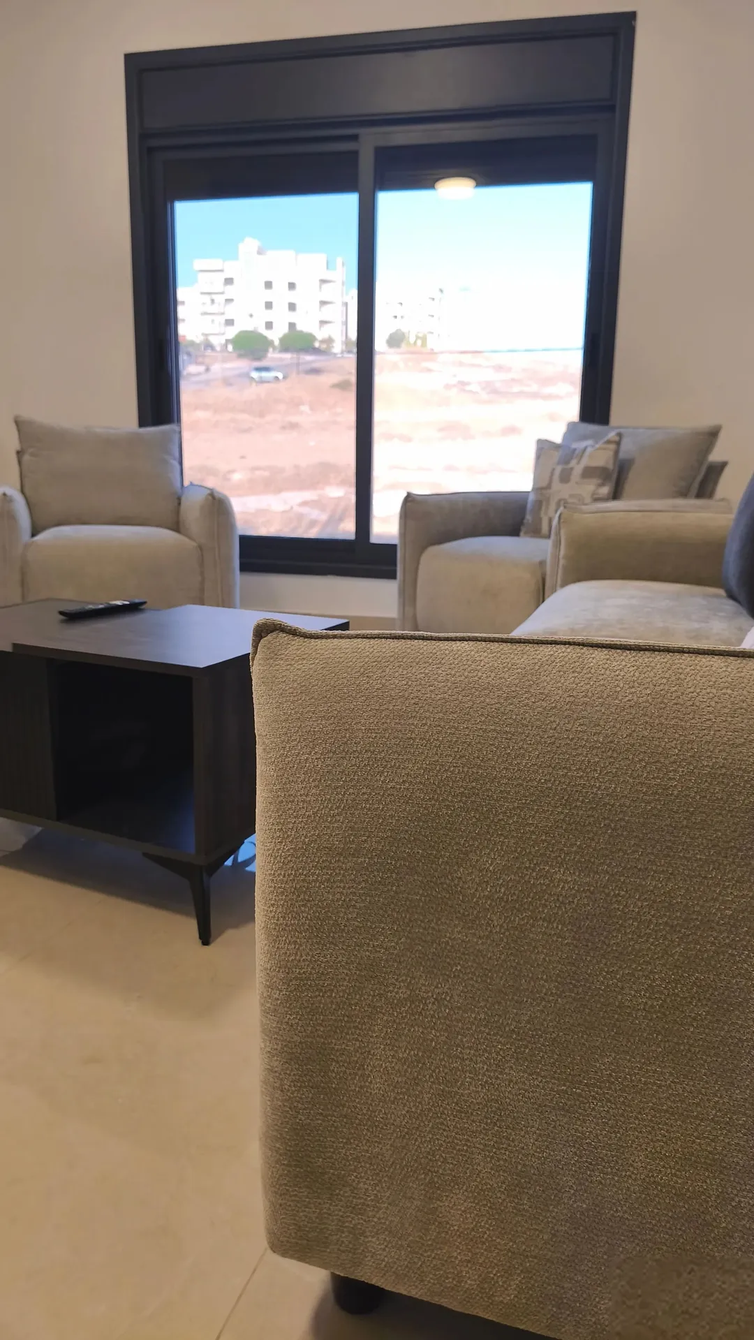 شقة مفروشة بالكامل للإيجار في البنيات – عمان قرب طريق المطار وجامعة البترا