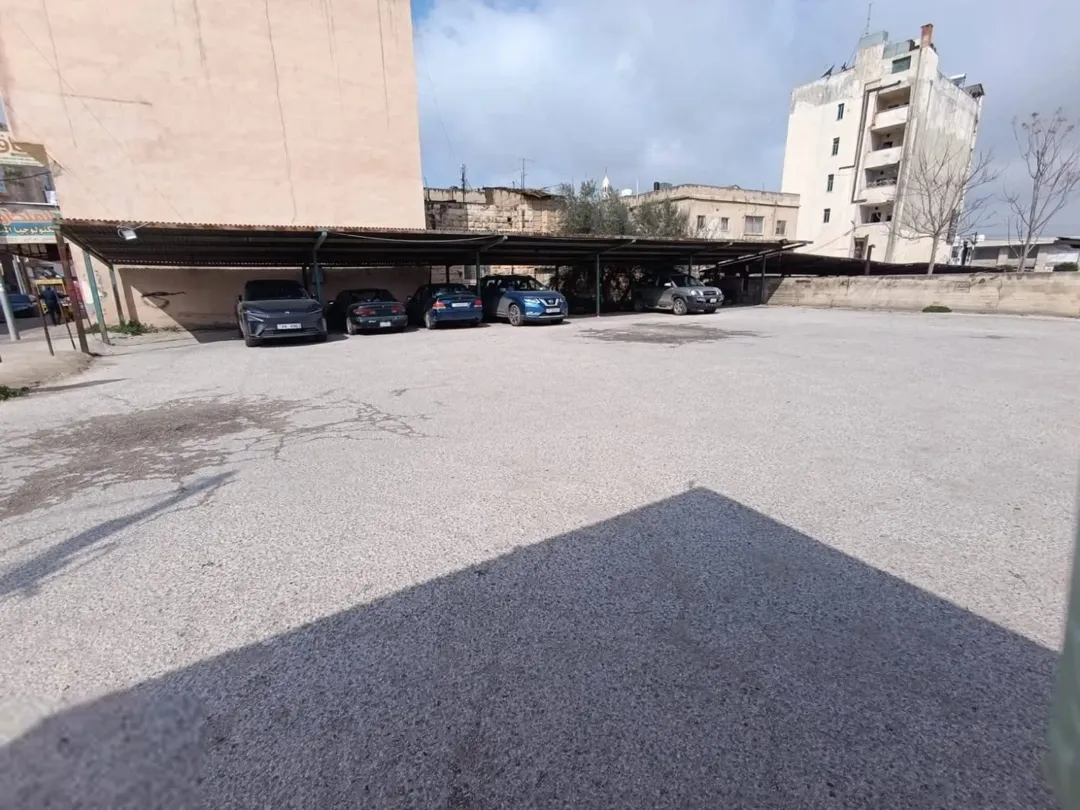 قطعة ارض تجارية مميزة للبيع