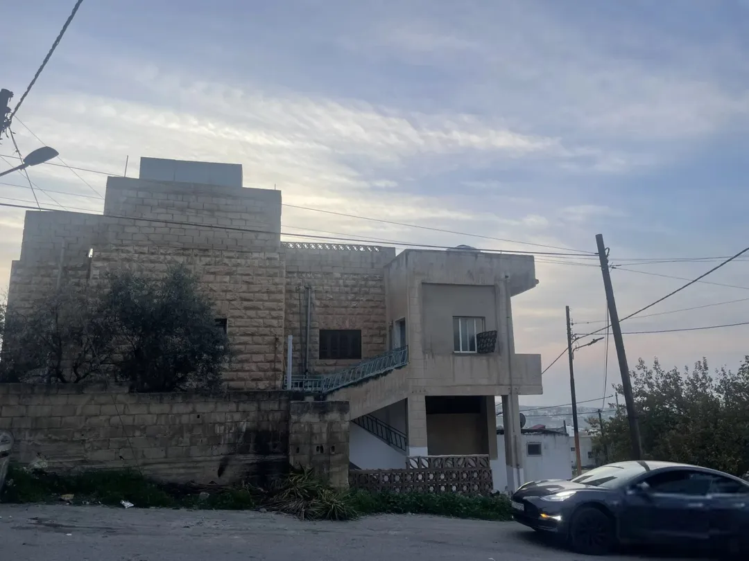 شقة مدخل مستقل مع حديقة خلفية وكراج