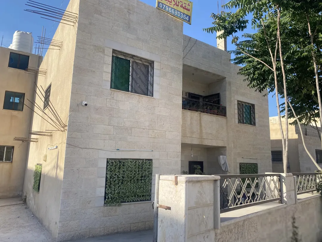 بناية سكنية مميزة للبيع في إربد – شارع القدس