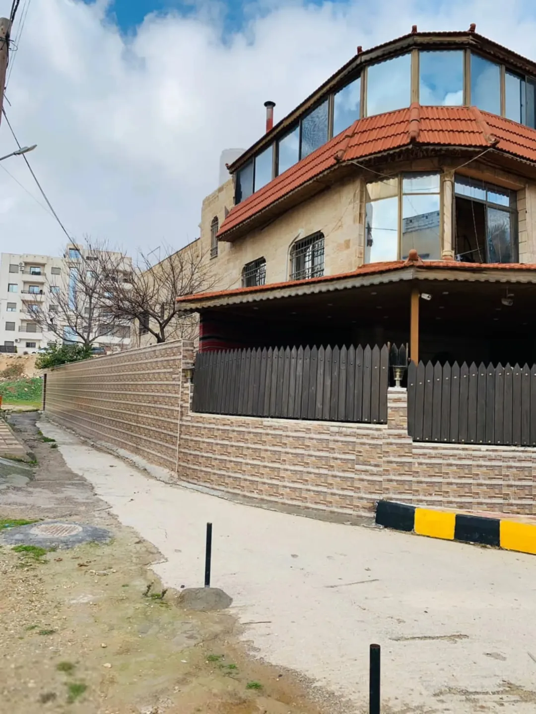 فيلا فاخرة للبيع مساحات واسعة وتصميم جذاب