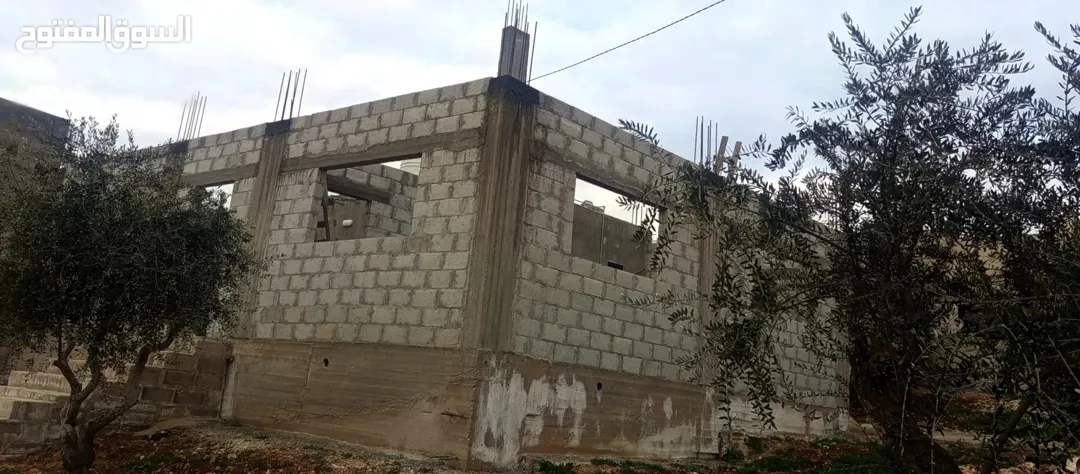 قطعة ارض مفروزه سكن ج فيها بيت قيد الانشاء حبراص بني كنانه