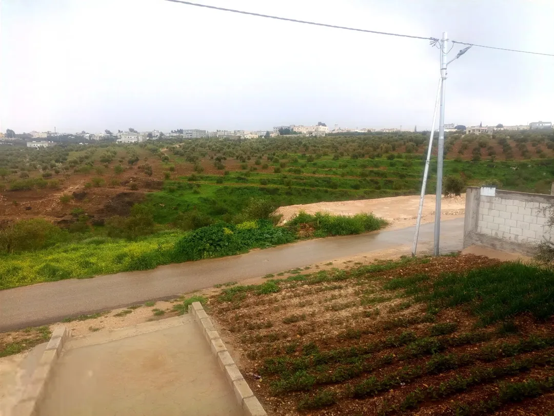 قطعة ارض مفروزه سكن ج فيها بيت قيد الانشاء حبراص بني كنانه