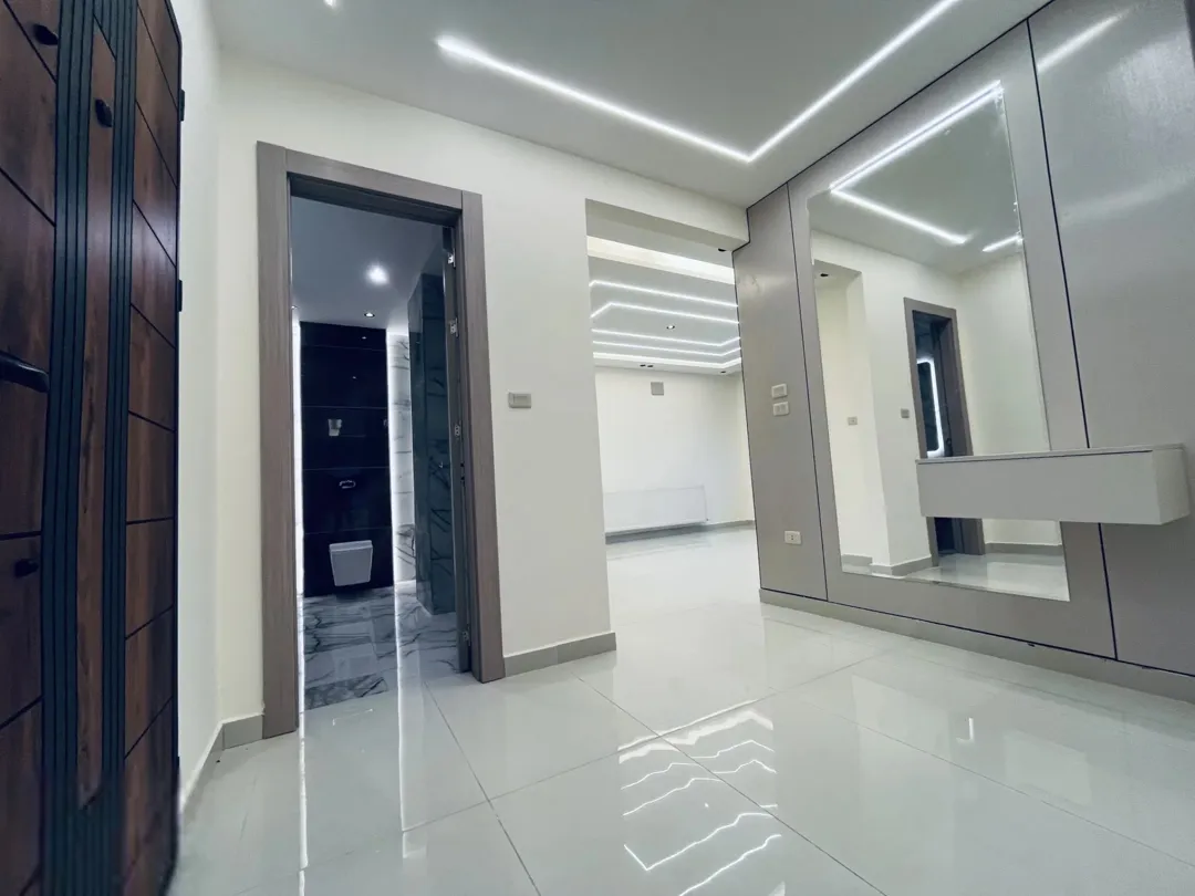 شقة فاخرة للبيع في مرج الحمام مقابل كازية السلام