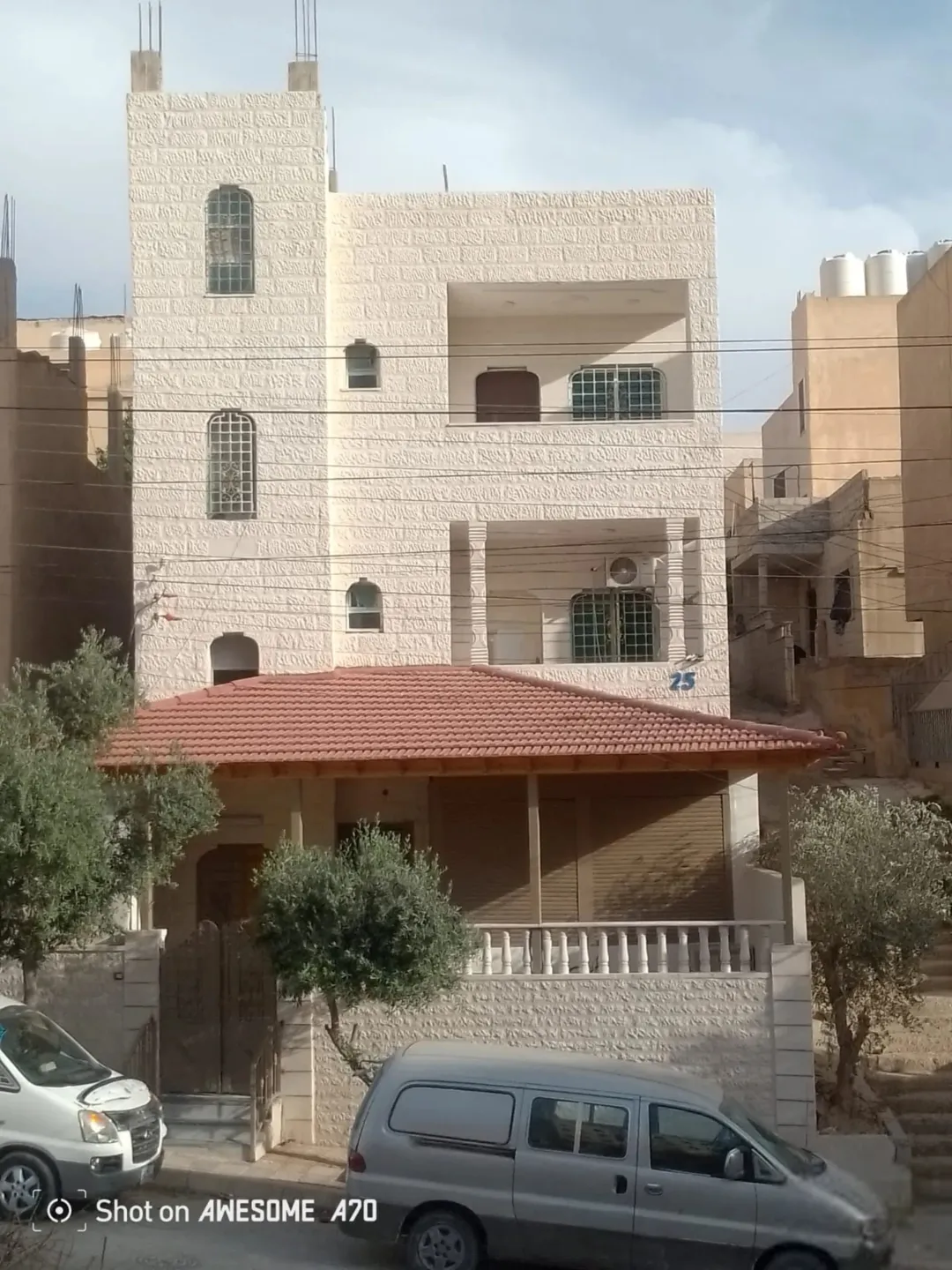 عمارة سكنية مميزة للبيع في الزرقاء – منطقة جبل طارق
