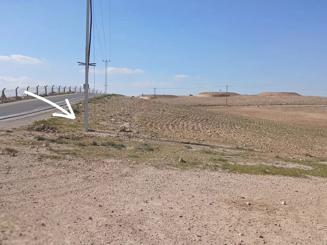 أرض مميزة على رأس تلة بالموقر