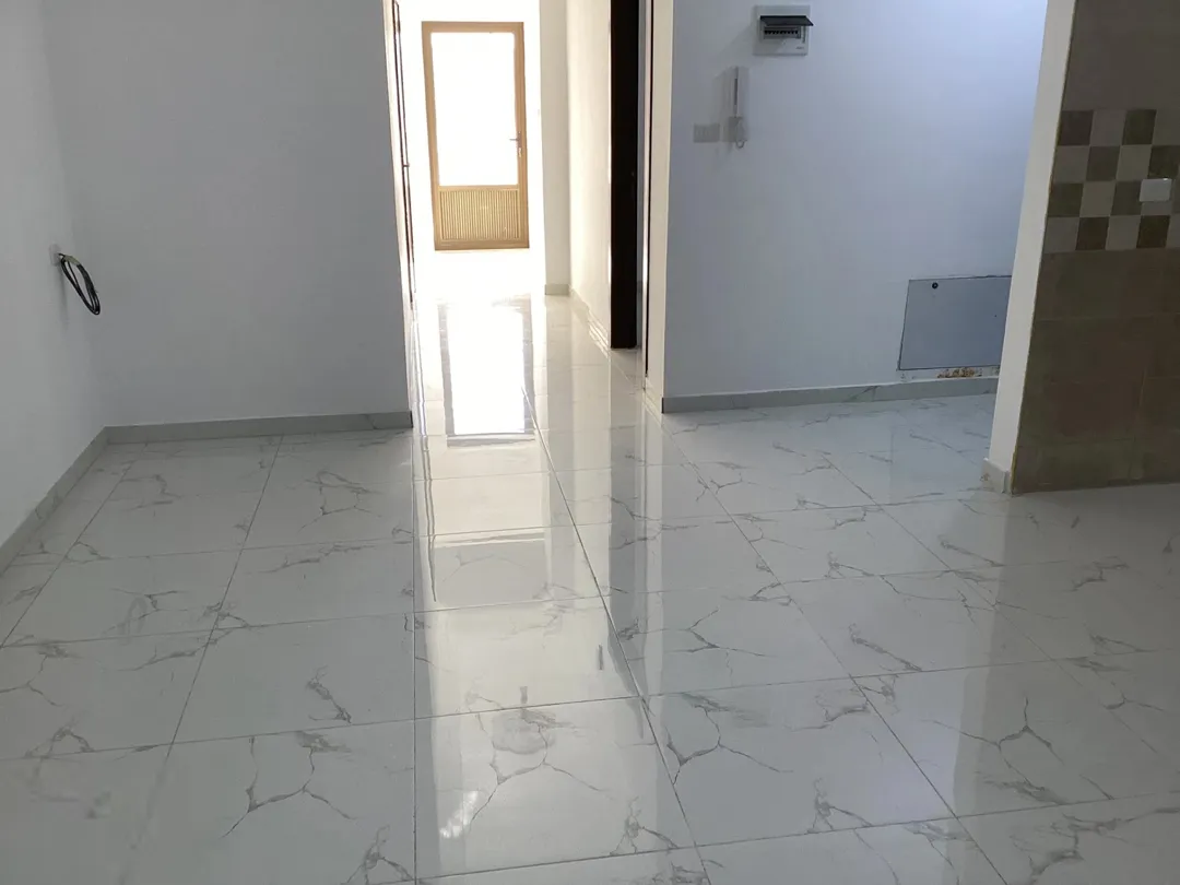 شقة حديثة للبيع في جبل طارق موقع متميز