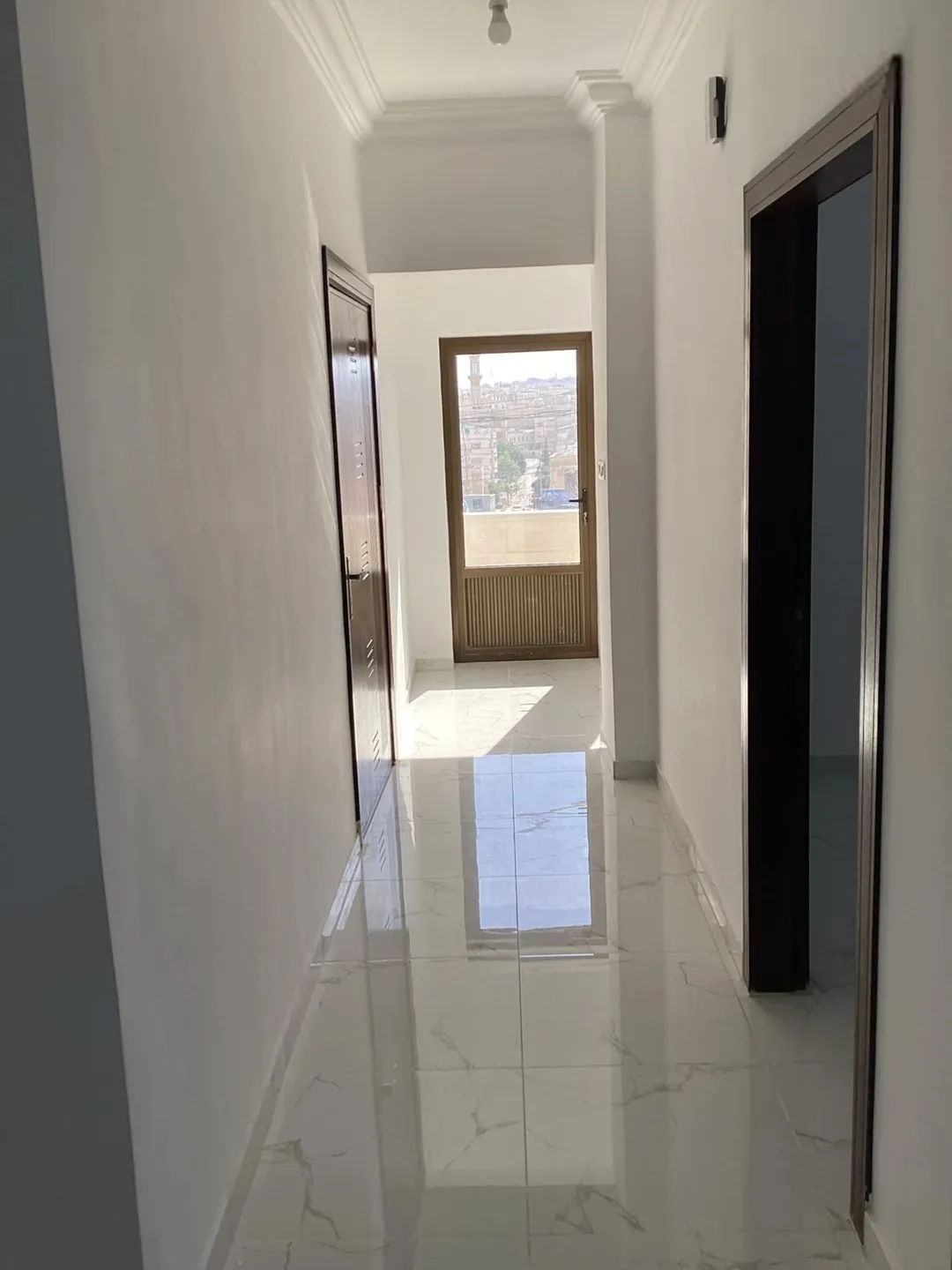 شقة حديثة للبيع في جبل طارق موقع متميز