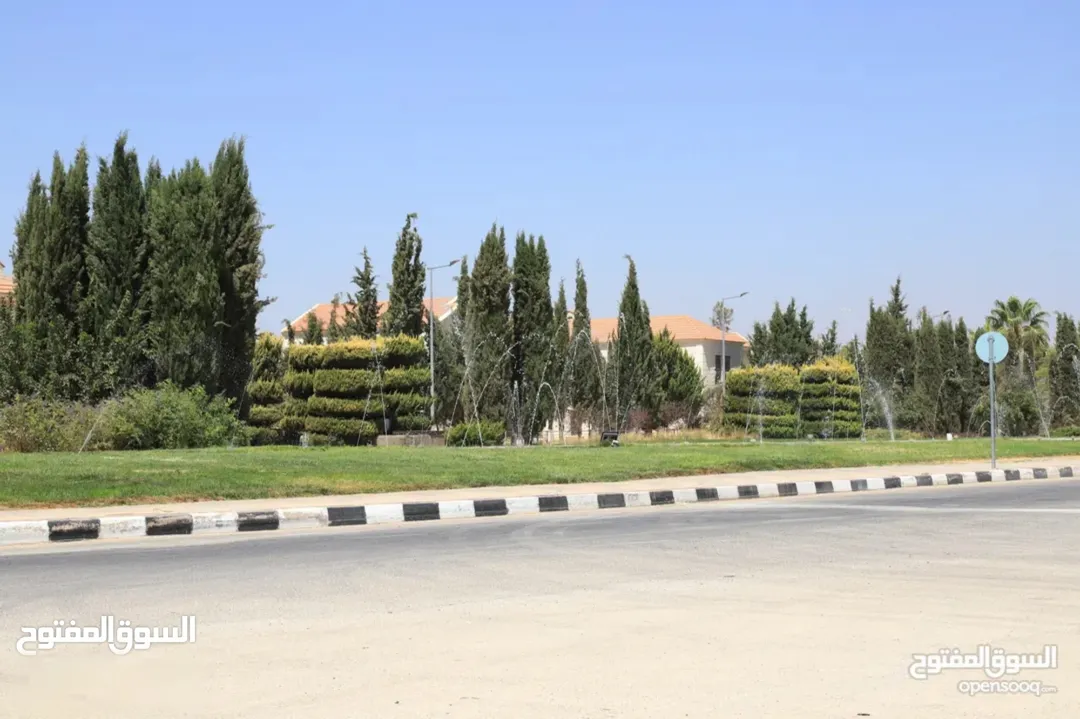 فيلا فاخرة للبيع في ضاحية الأندلسية