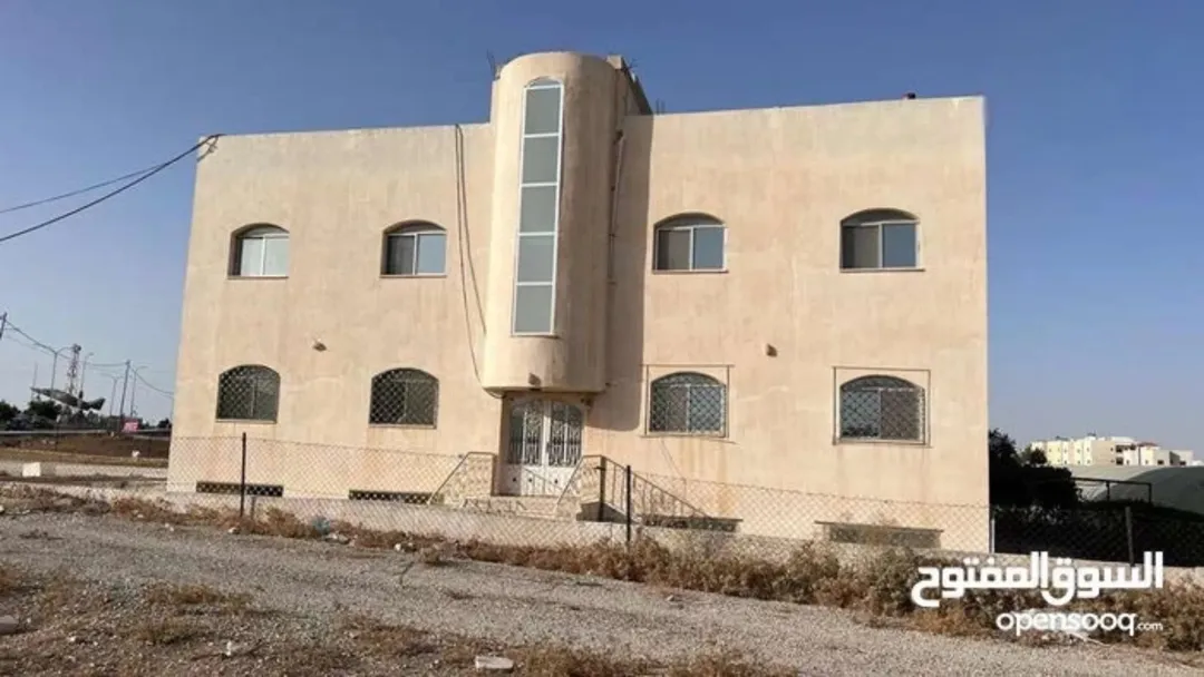 عمارة للبيع بالقرب من جامعة مؤتة