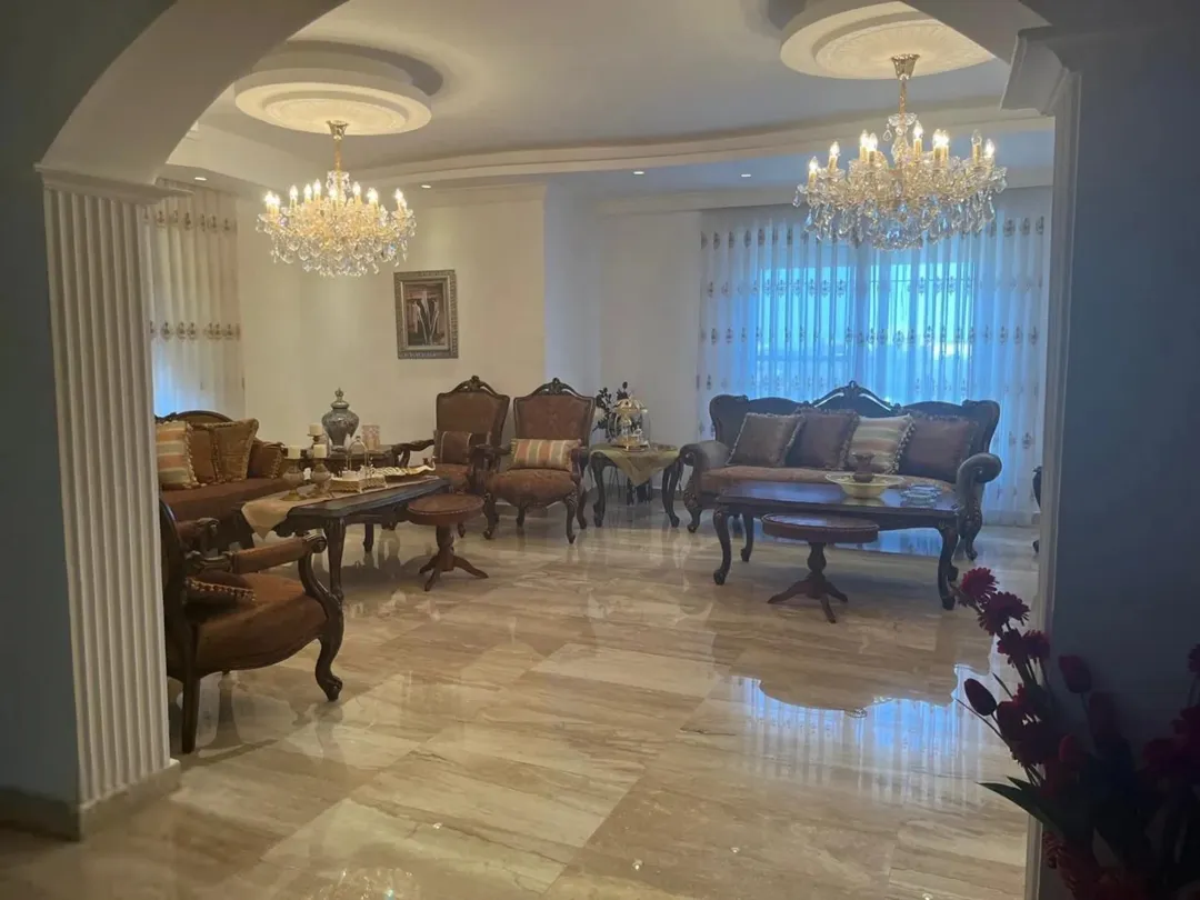 منزل مستقل للبيع عبارة عن منزل طابق ارضي 300 شقتين طابق اول 150 ب150 مساحة الارض 750