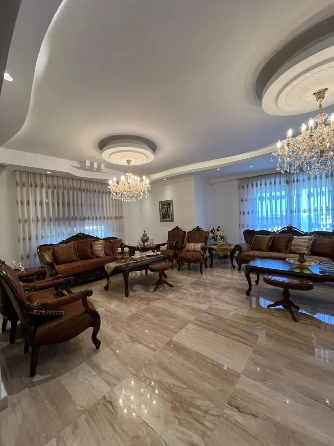 منزل مستقل للبيع عبارة عن منزل طابق ارضي 300 شقتين طابق اول 150 ب150 مساحة الارض 750