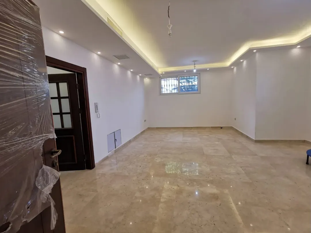 منزل مستقل للبيع عبارة عن منزل طابق ارضي 300 شقتين طابق اول 150 ب150 مساحة الارض 750
