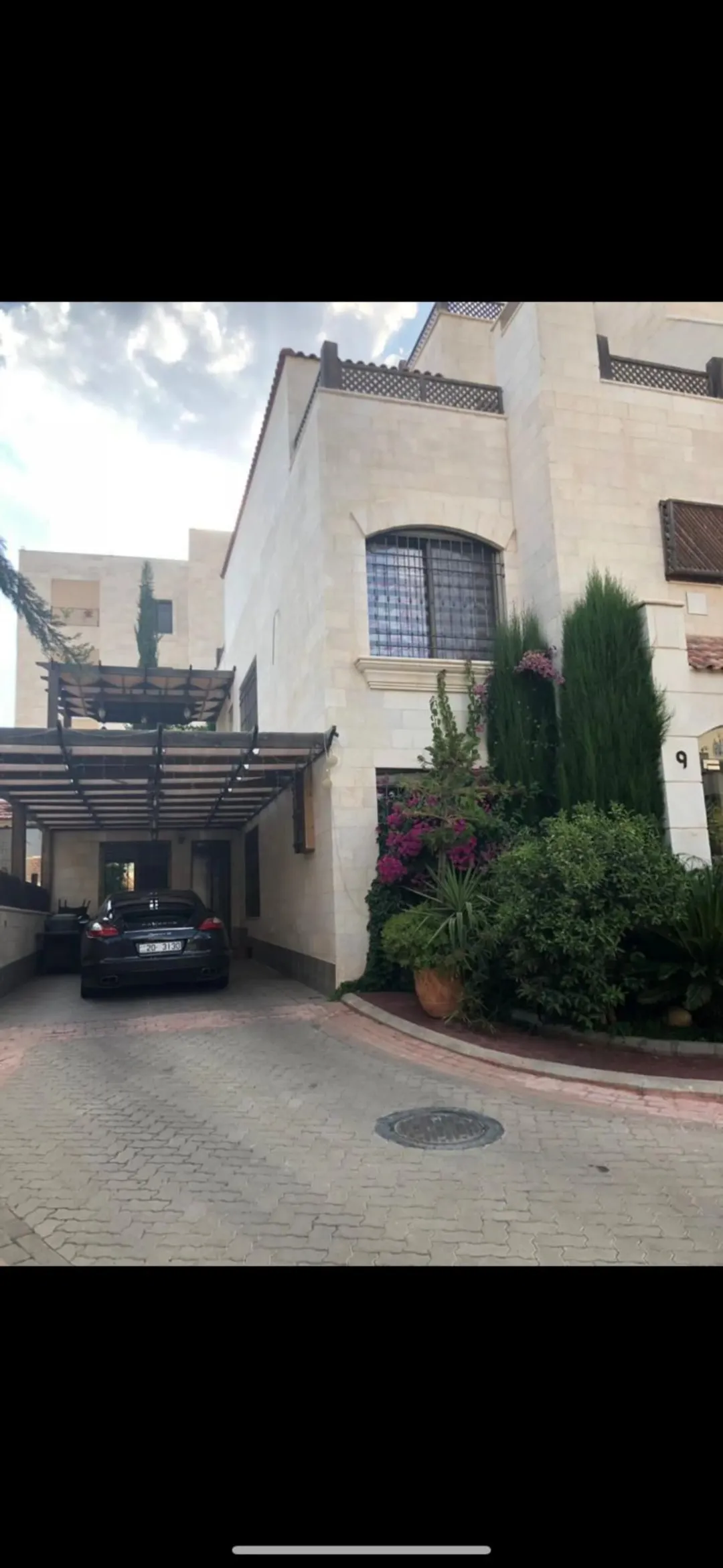 فيلا فاخرة للبيع في كمبوند سكني راقٍ بمنطقة دابوق